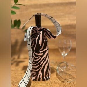 Handcrafted Cloth Reusable Wine/Beverage Bag: Pink Tiger